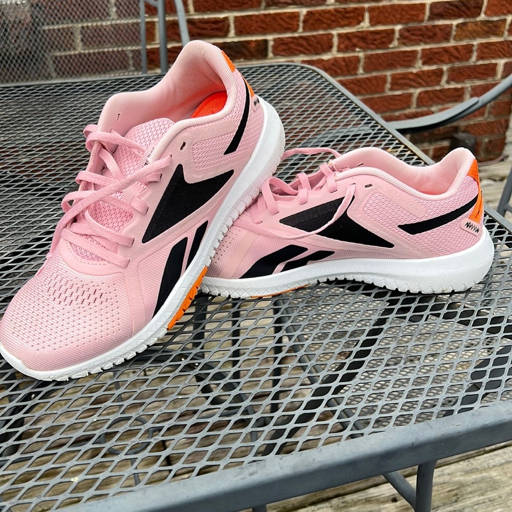 pink reebok flexagon